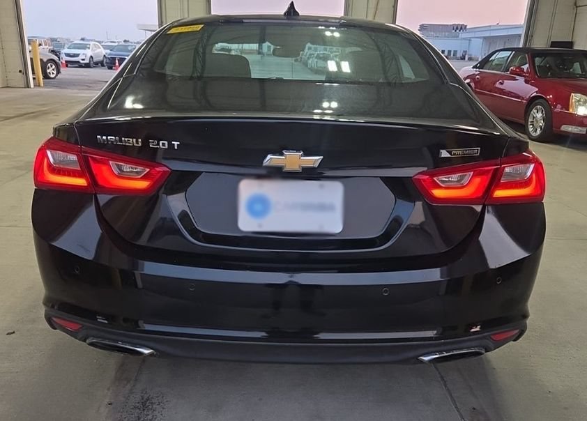 Used 2017 Chevrolet Malibu Premier w/ Driver Confidence Package FWD image 4