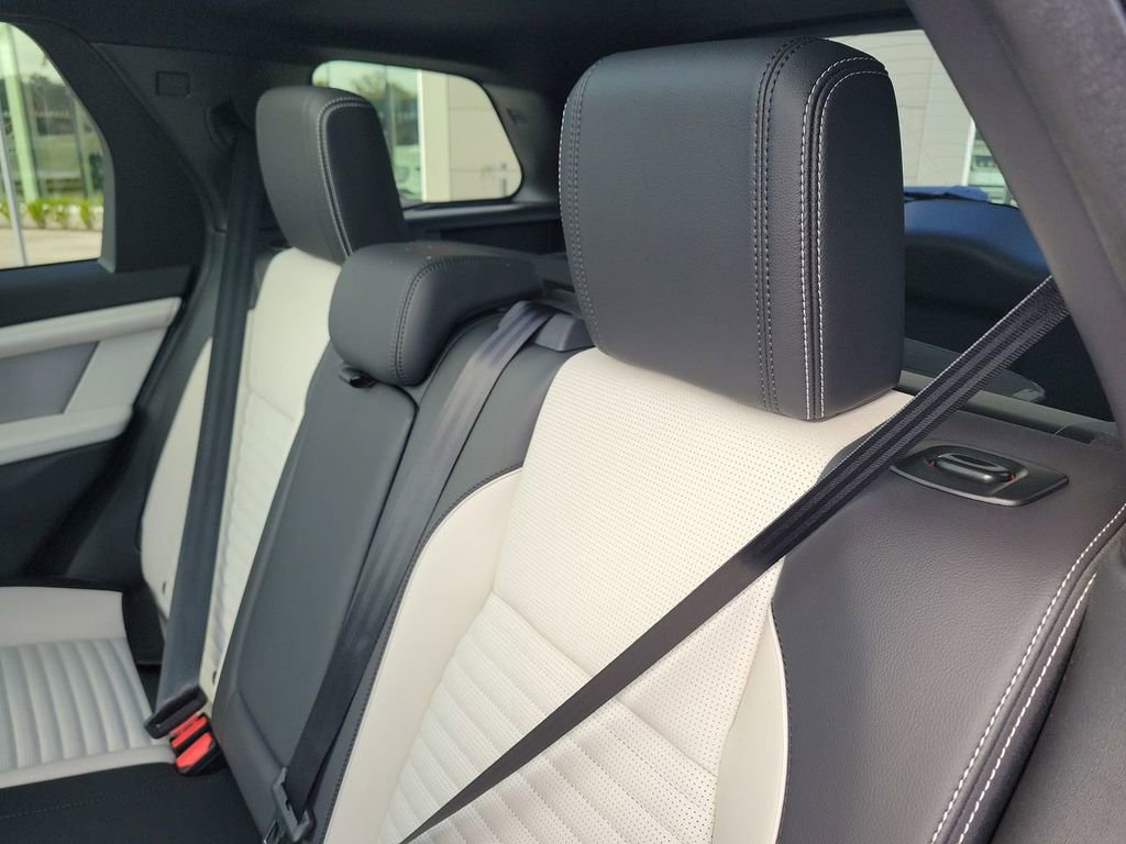 New 2025 Land Rover Discovery Sport Dynamic SE AWD/4WD image 15