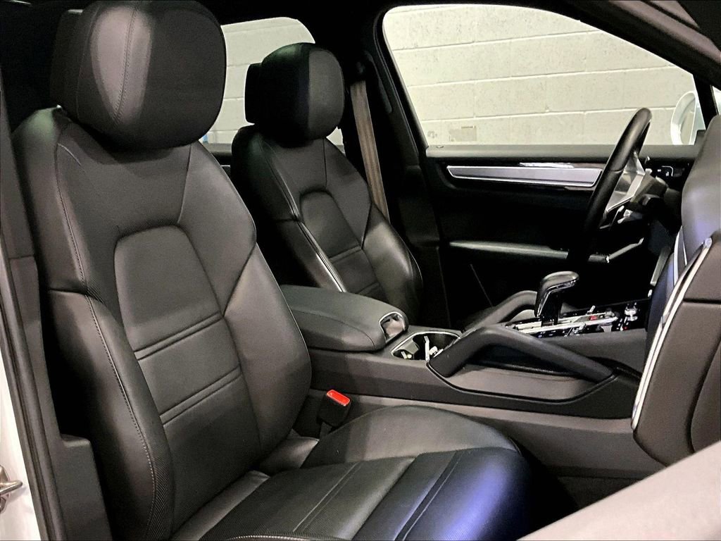 Certified 2023 Porsche Cayenne Platinum Edition image 12