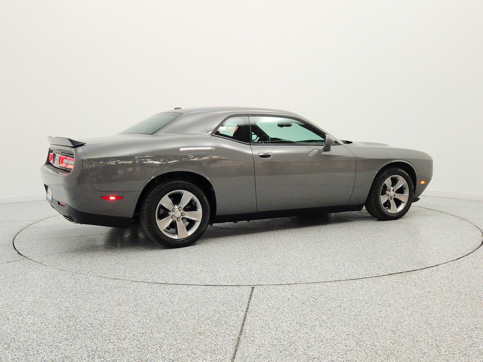 Used 2019 Dodge Challenger SXT RWD image 5