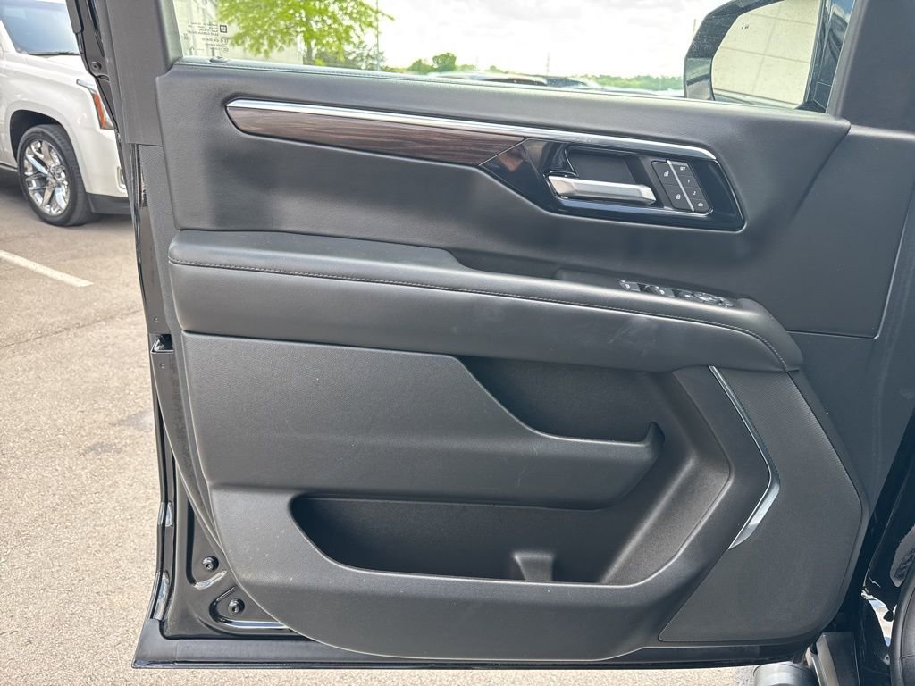 Used 2025 Chevrolet Tahoe Z71 AWD/4WD image 10