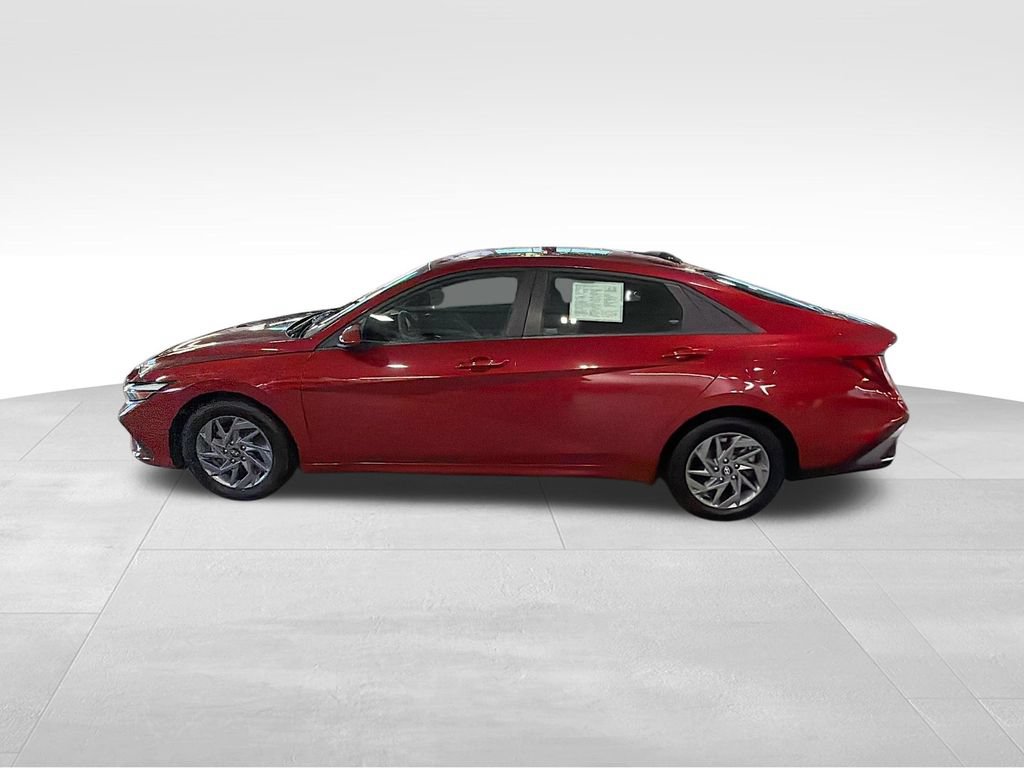 Used 2024 Hyundai Elantra SEL FWD image 9