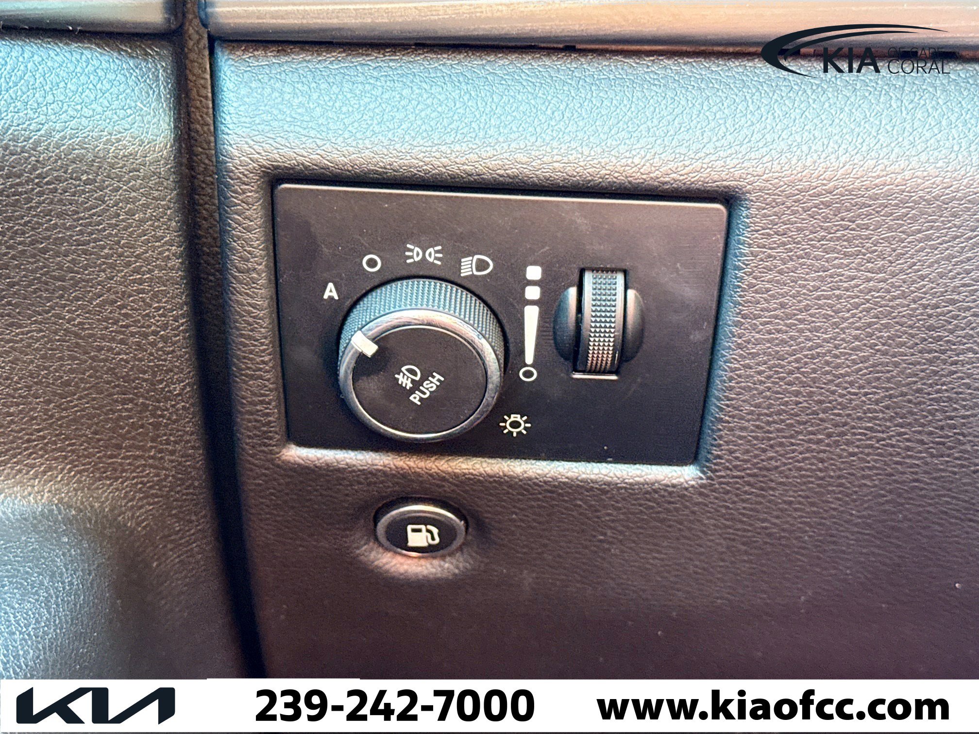 Used 2019 Jeep Grand Cherokee Laredo image 33