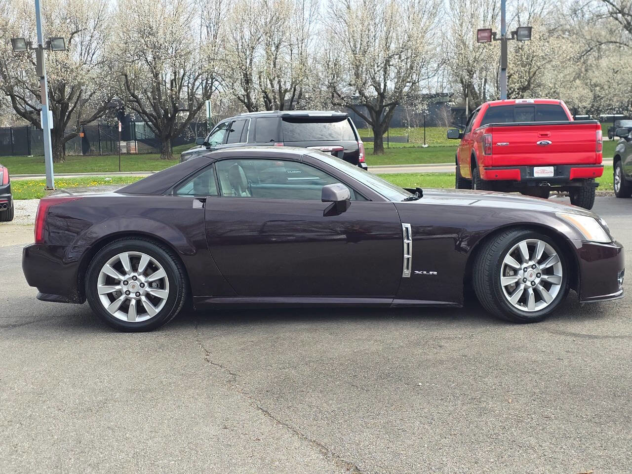 Used 2009 Cadillac XLR image 4