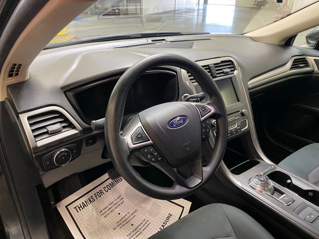 Used 2018 Ford Fusion SE w/ Fusion SE Technology Package FWD image 20