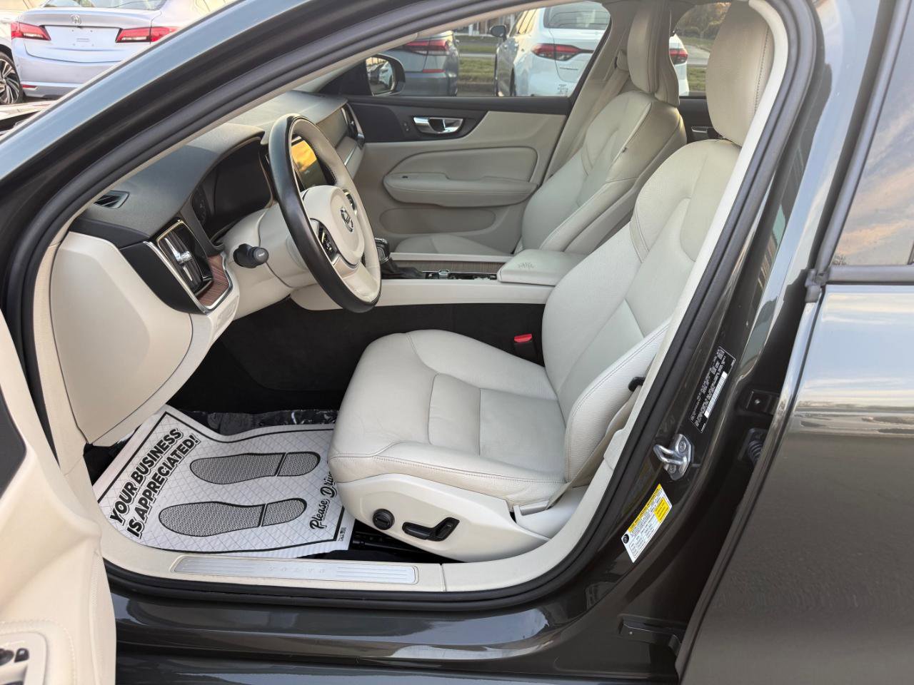 Used 2020 Volvo S60 T5 Momentum FWD image 8
