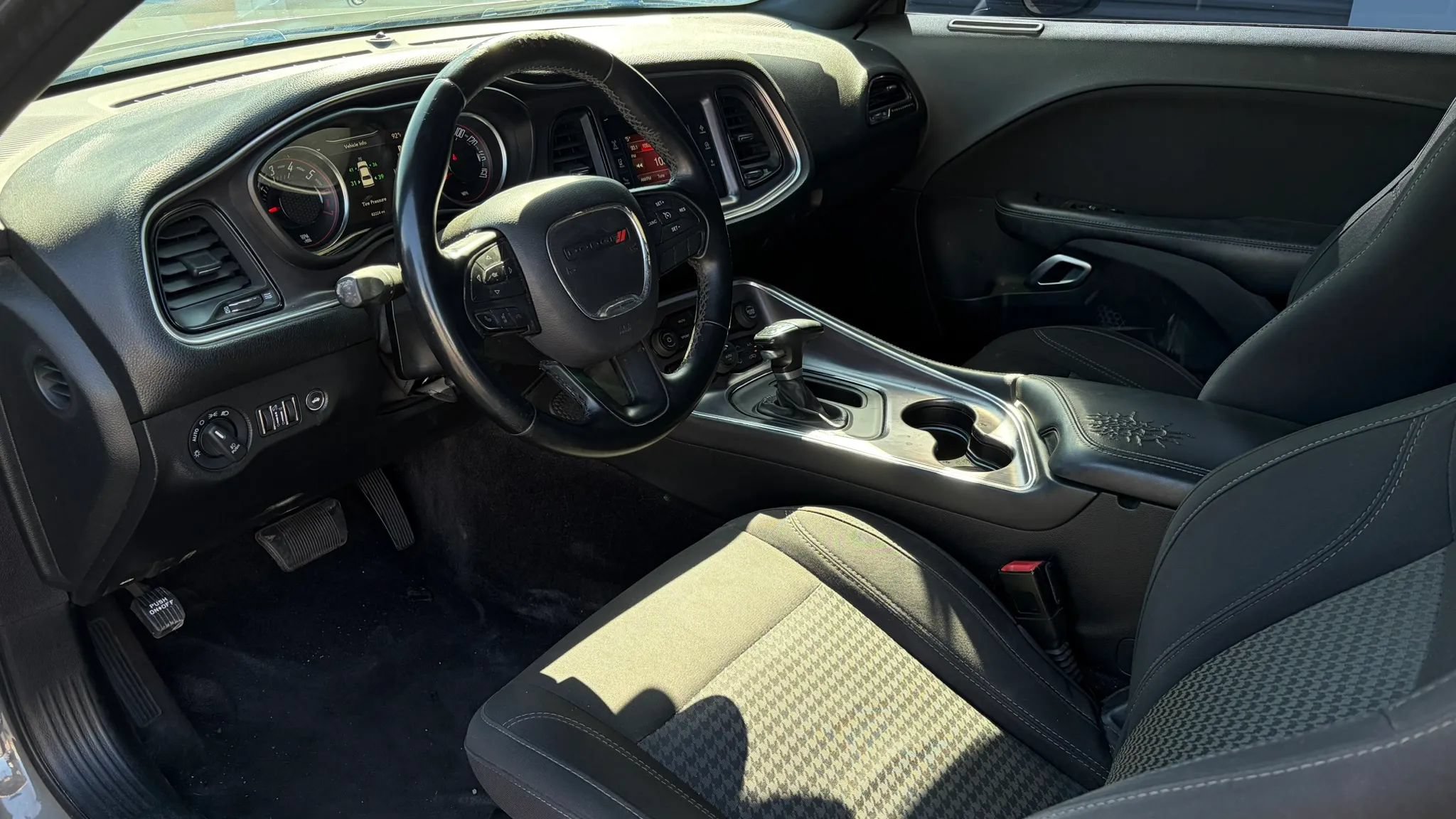 Used 2017 Dodge Challenger R/T RWD image 10