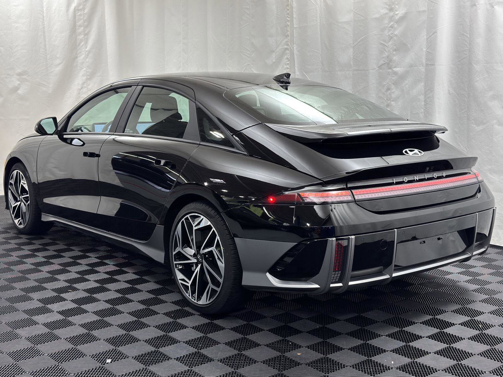 Used 2025 Hyundai Ioniq 6 SEL AWD/4WD image 6