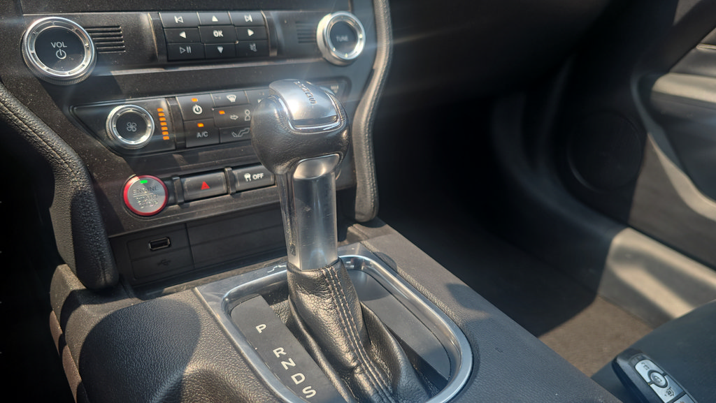Used 2019 Ford Mustang Convertible RWD image 21