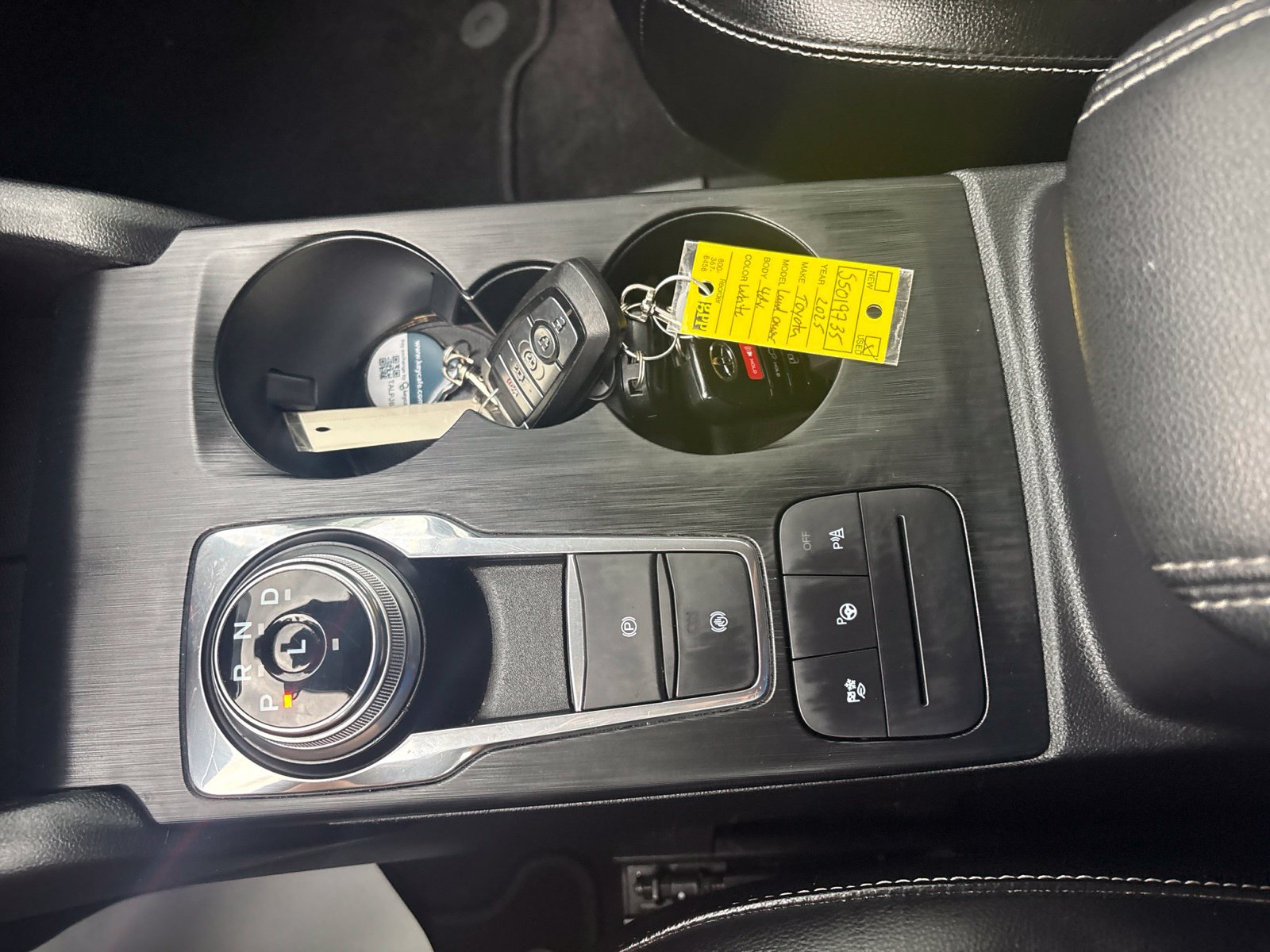 Used 2020 Ford Escape Titanium FWD image 34