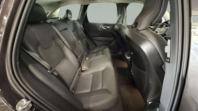 Used 2025 Volvo XC60 B5 Plus image 30