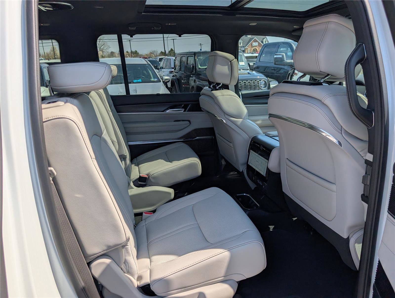 New 2026 Jeep Grand Wagoneer Summit image 8