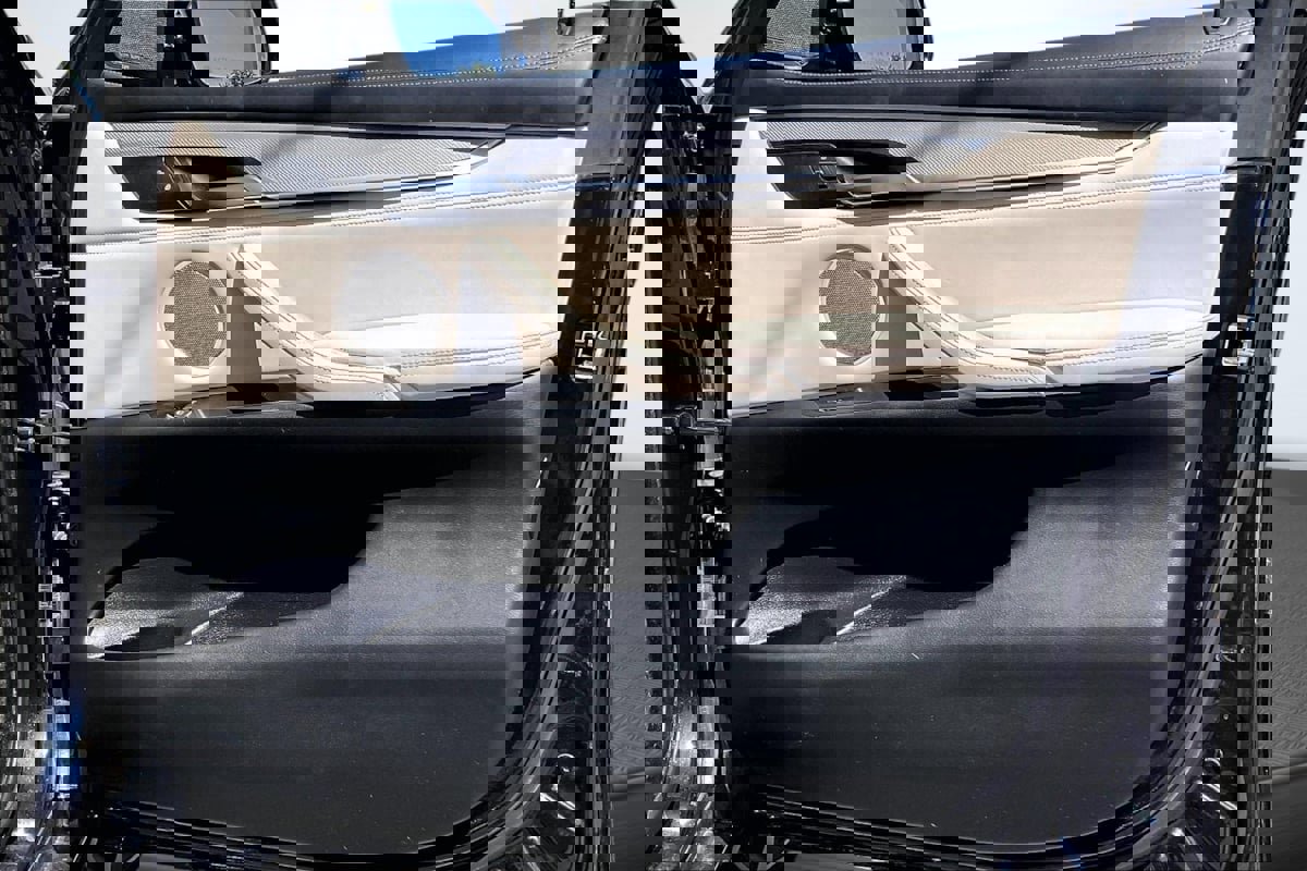 Used 2019 BMW X6 xDrive50i w/ M Sport Package image 24