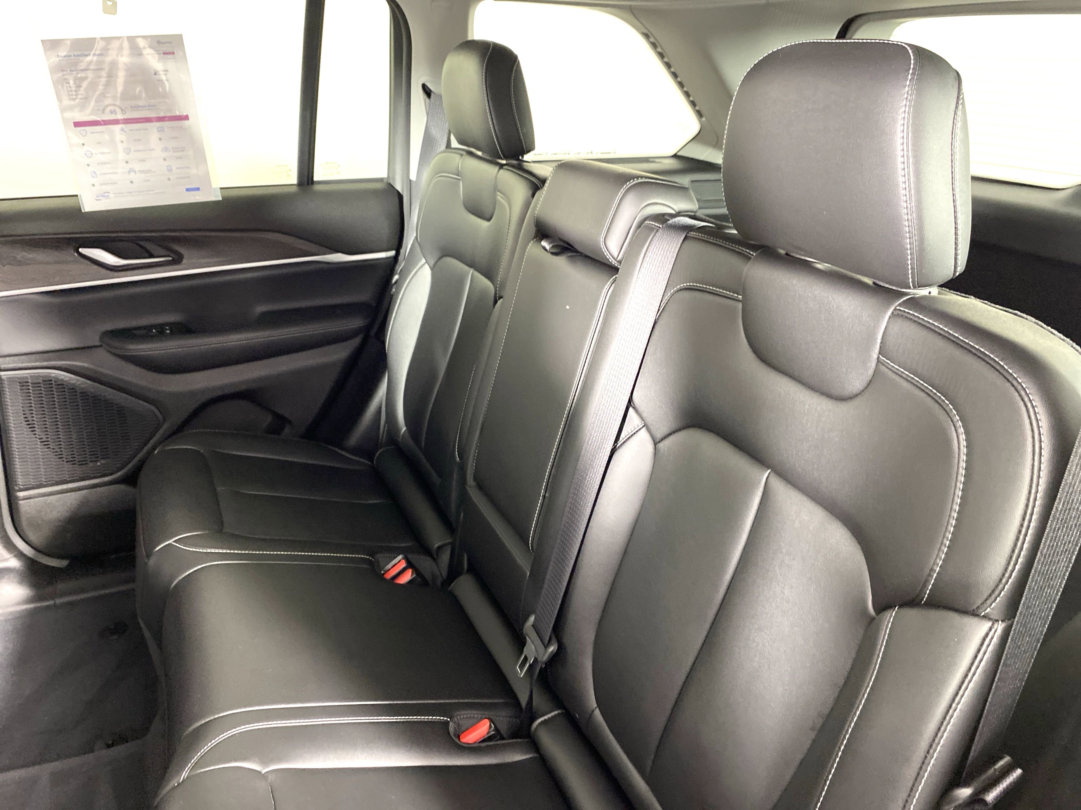 Used 2023 Jeep Grand Cherokee Limited AWD/4WD image 31