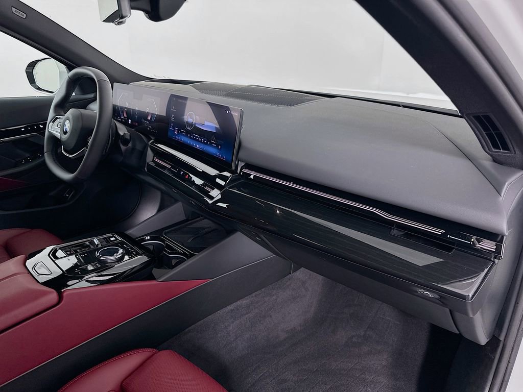 Used 2025 BMW 530i w/ Premium Package image 30