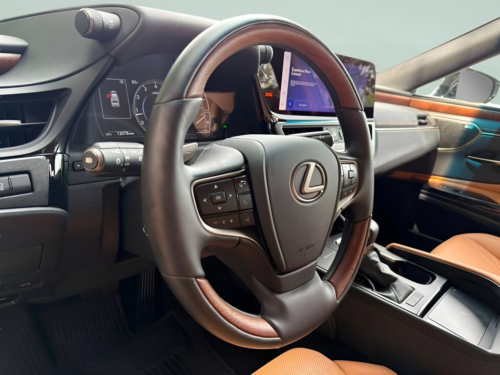 Used 2025 Lexus ES 350 Ultra Luxury FWD image 13