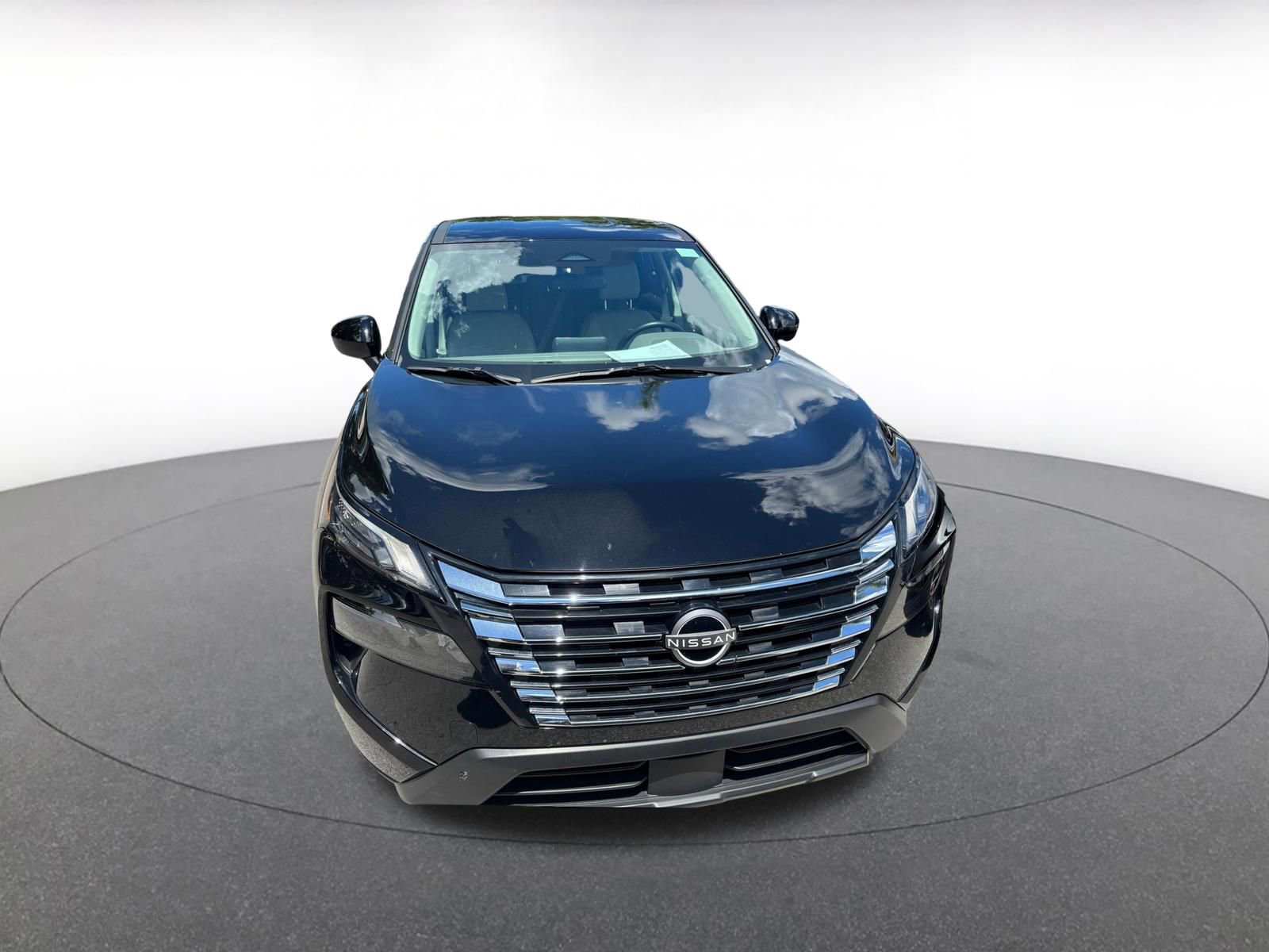 Used 2025 Nissan Rogue SV FWD image 4