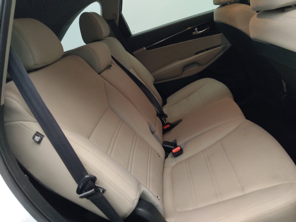 Used 2020 Kia Sorento LX FWD image 19