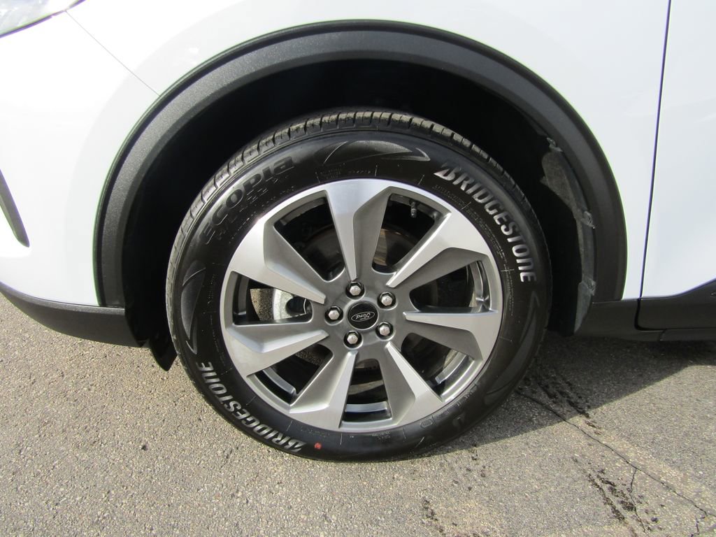 Used 2025 Ford Escape Platinum w/ Class II Trailer Tow Package image 10