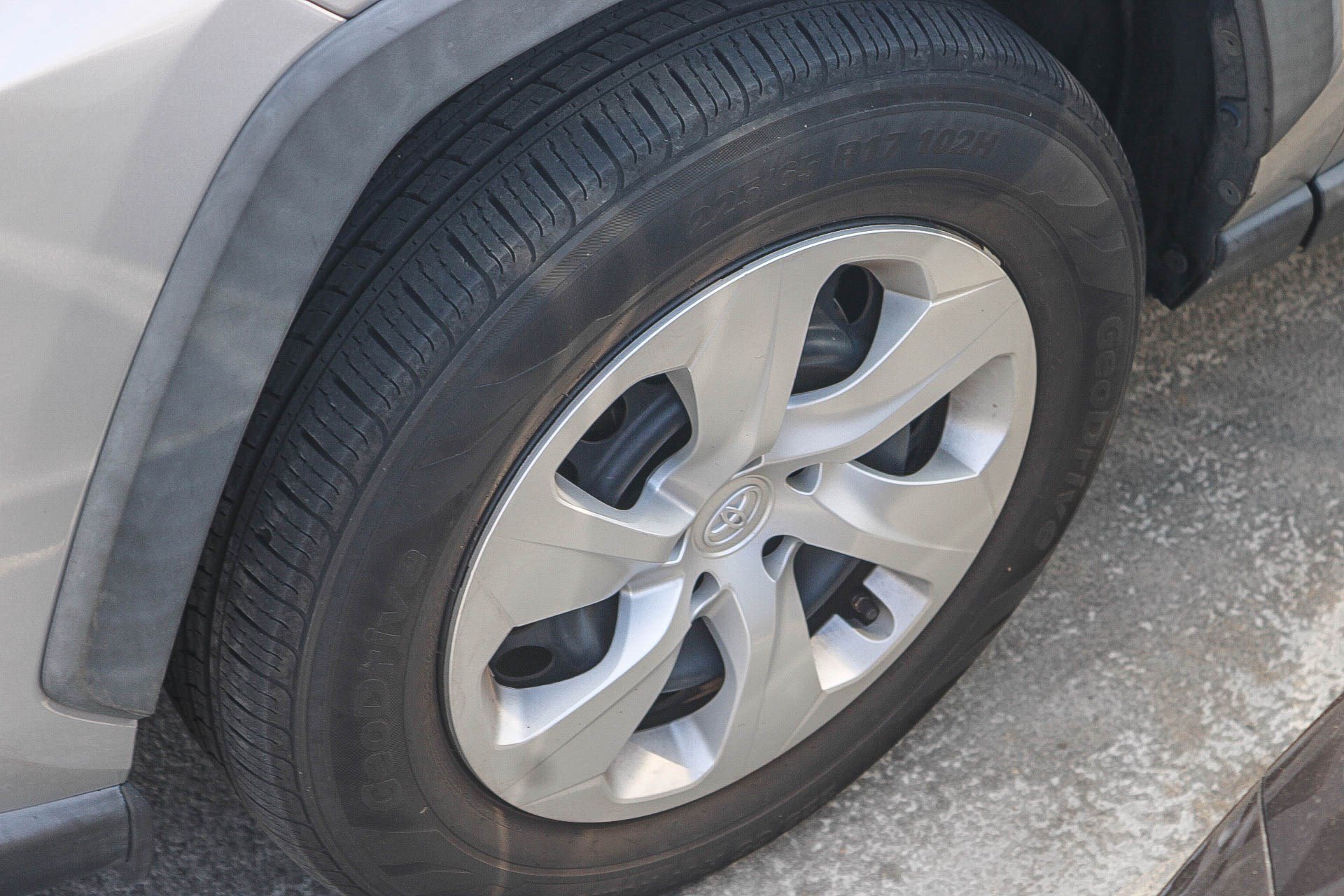Certified 2019 Toyota RAV4 LE w/ Carpet Mat Package FWD image 8