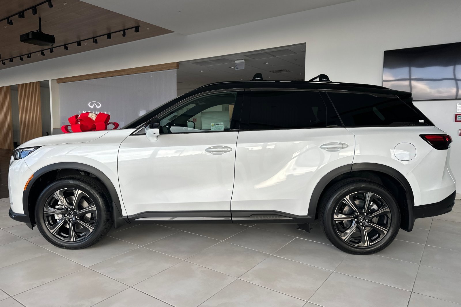 New 2026 INFINITI QX60 Autograph w/ Dark Cargo Package image 2