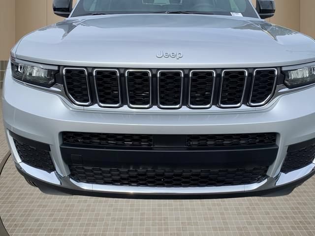 Used 2025 Jeep Grand Cherokee L Laredo AWD/4WD image 10