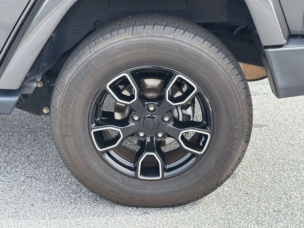 Used 2018 Jeep Wrangler Unlimited Sahara AWD/4WD image 19