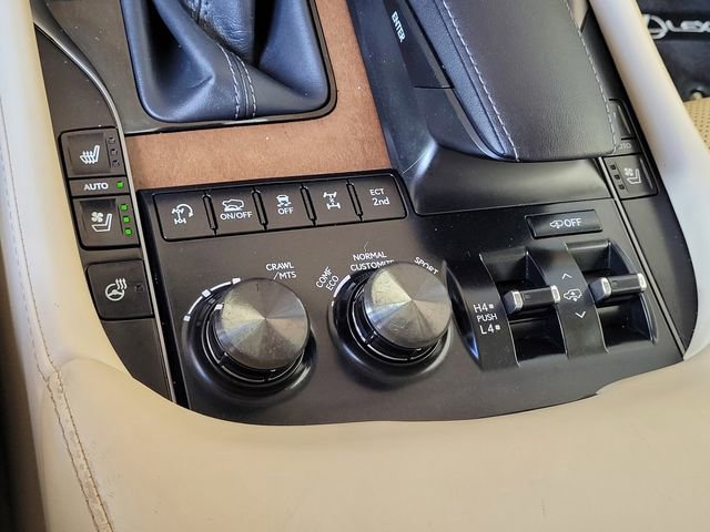 Used 2019 Lexus LX 570 4WD w/ Luxury Package image 15