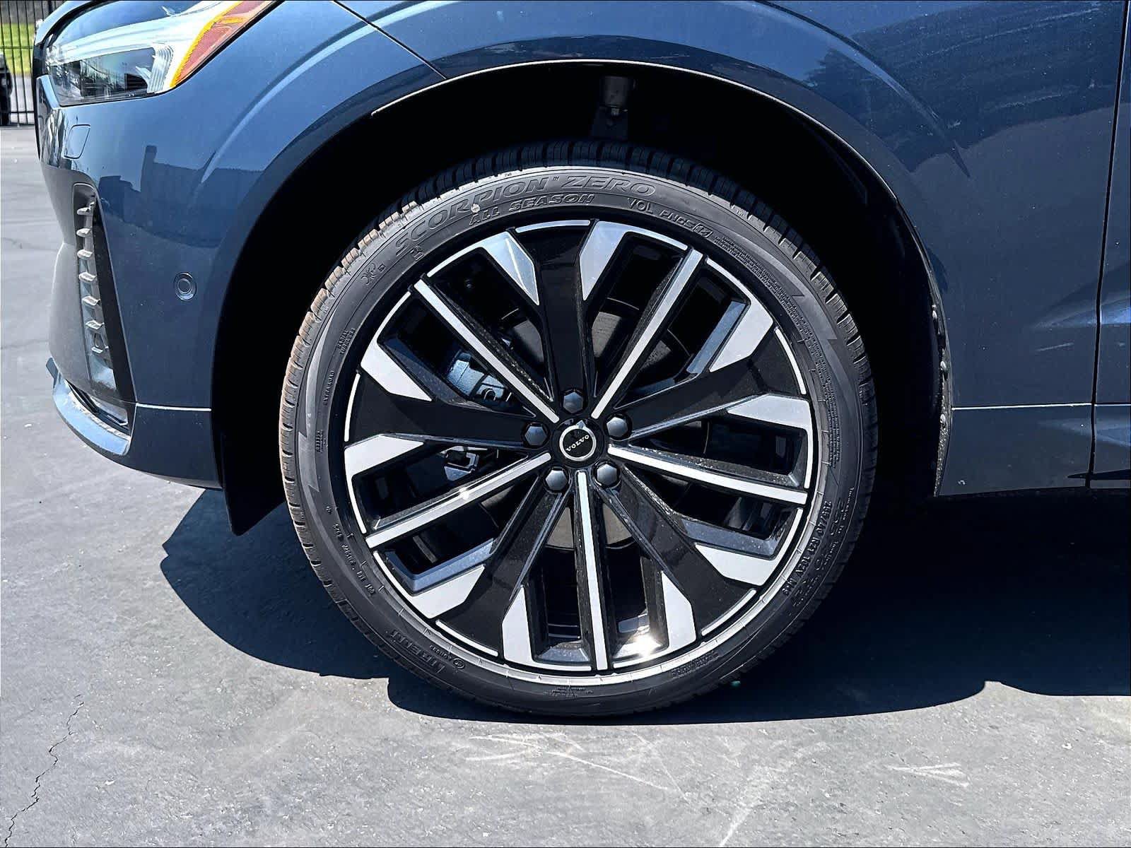 New 2026 Volvo XC60 B5 Ultra w/ Climate Package PRO AWD/4WD image 14