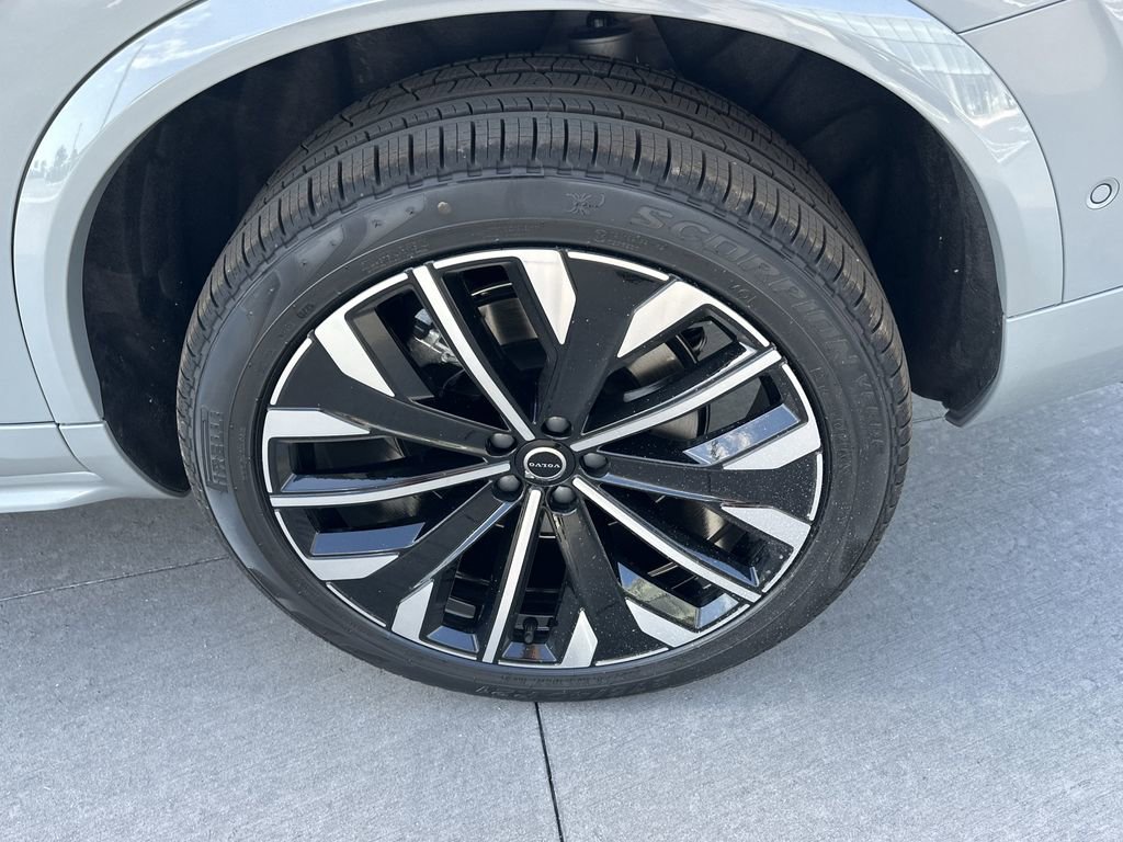 New 2026 Volvo XC90 B6 Plus w/ Protection Package Premier image 10