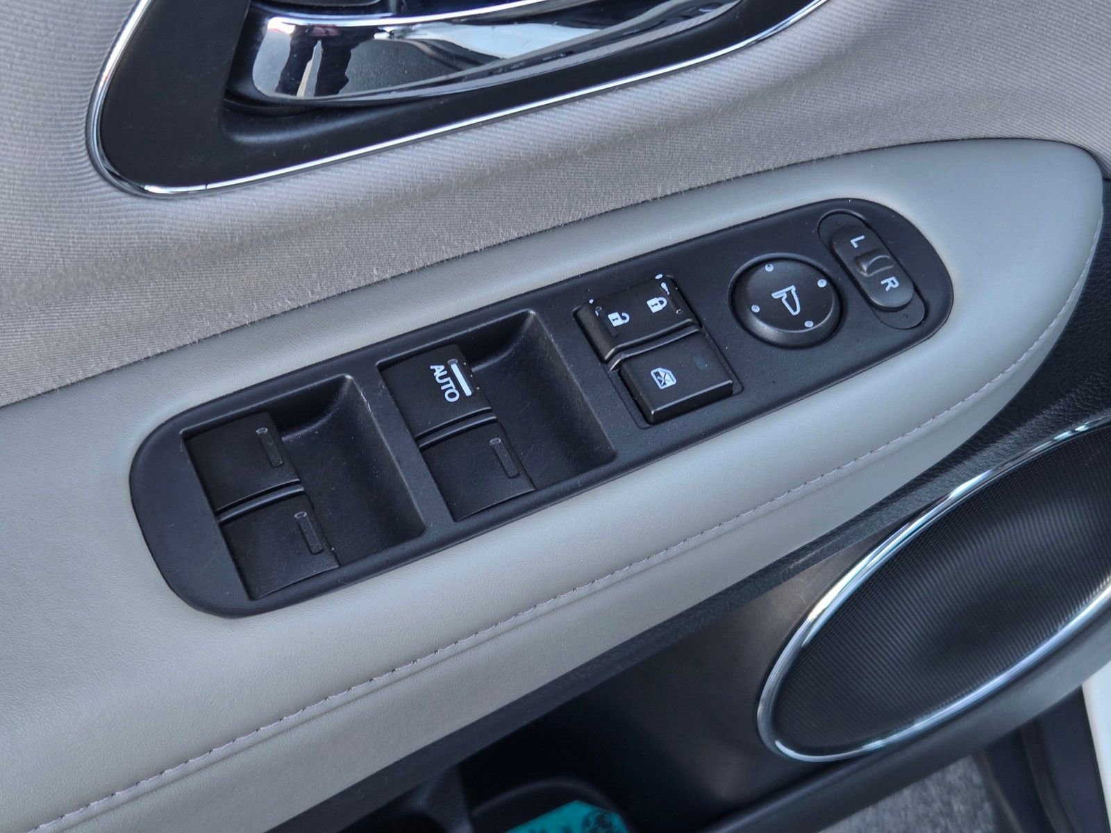 Used 2017 Honda HR-V EX image 10