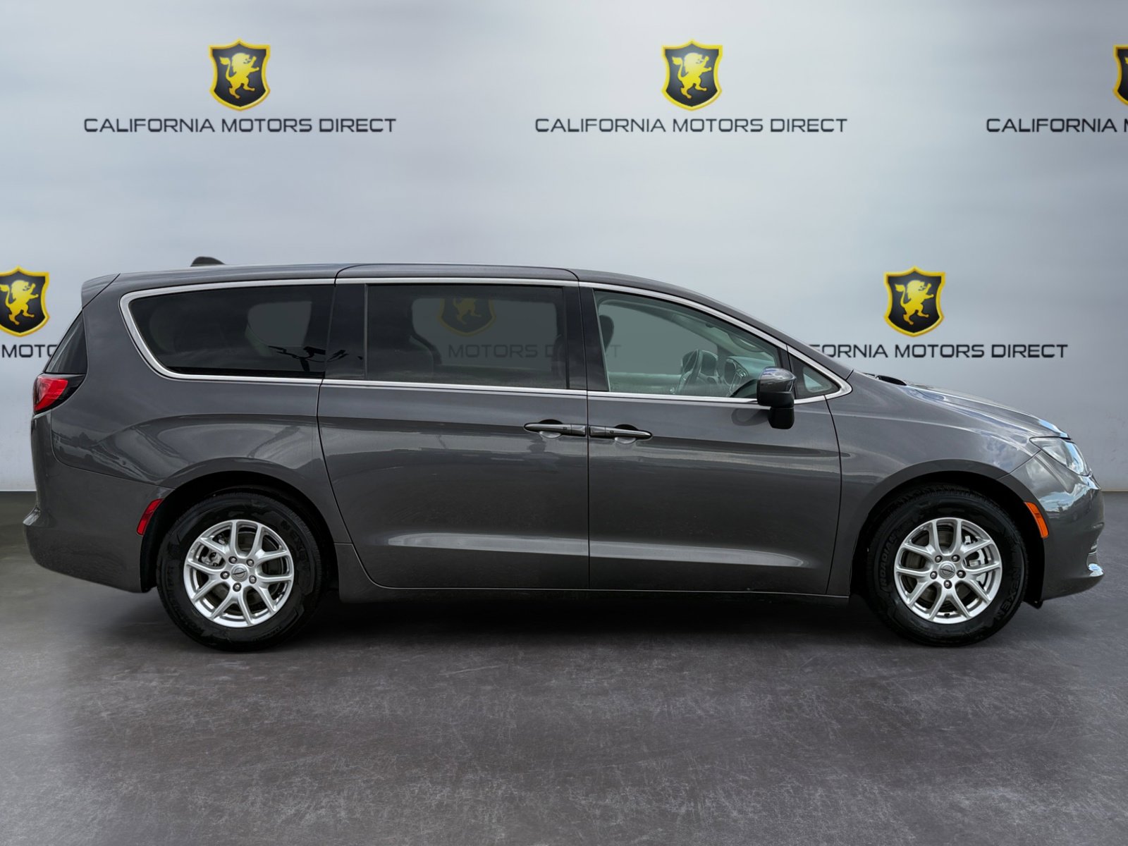 Used 2023 Chrysler Voyager LX FWD image 6