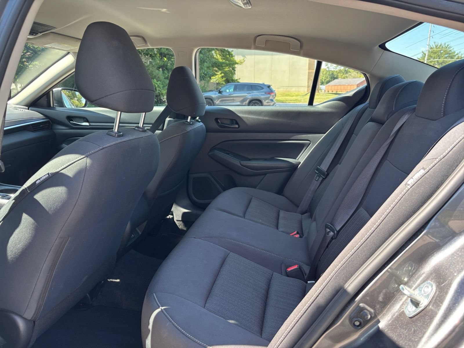 Used 2025 Nissan Altima 2.5 SV FWD image 25
