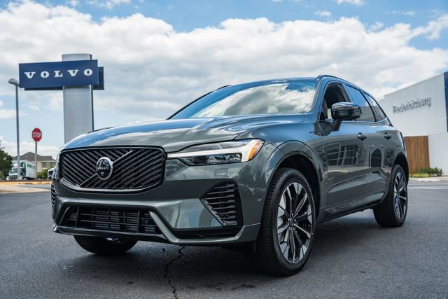 New 2026 Volvo XC60 T8 Plus w/ Climate Package AWD/4WD image 3