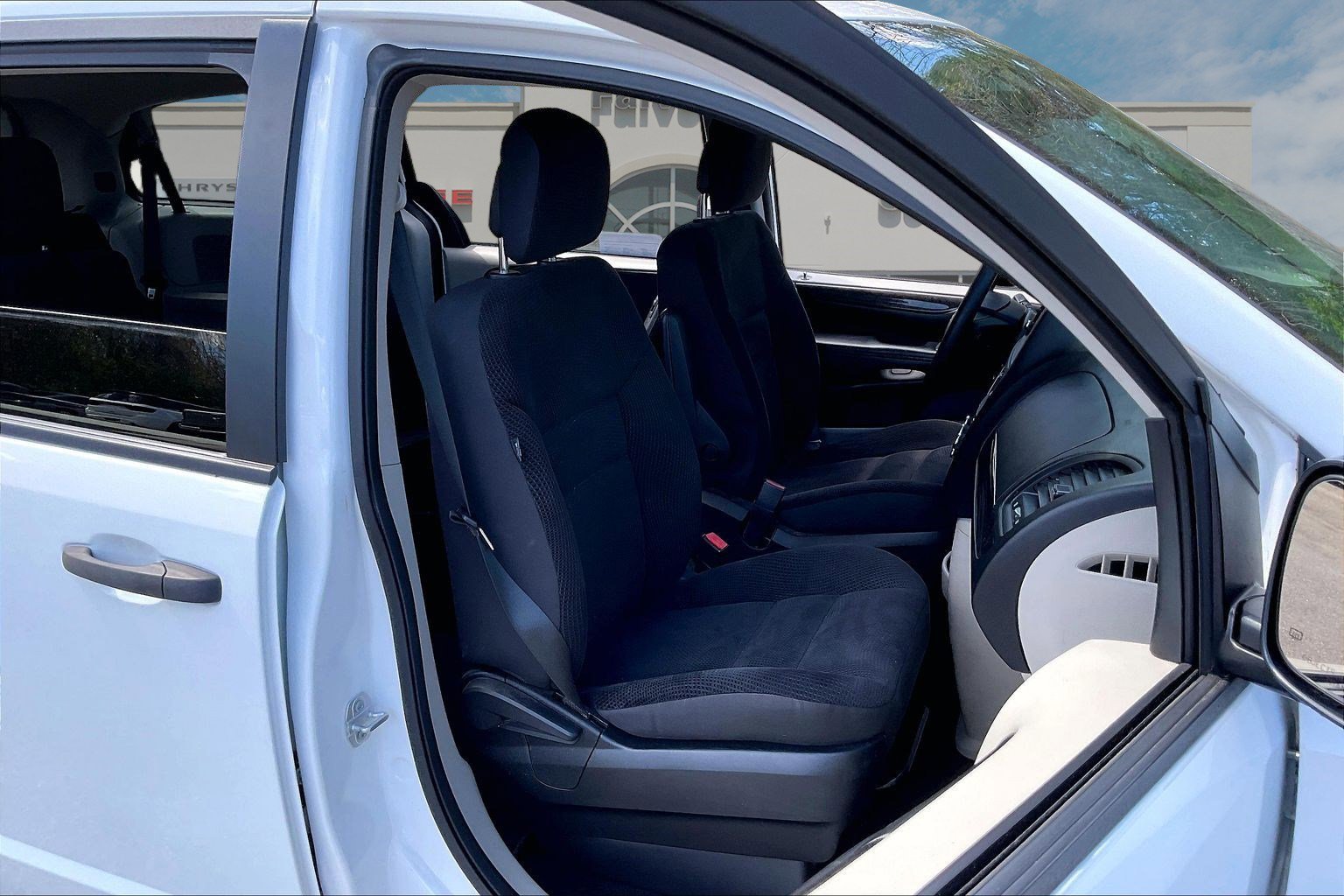 Used 2019 Dodge Grand Caravan SE FWD image 7