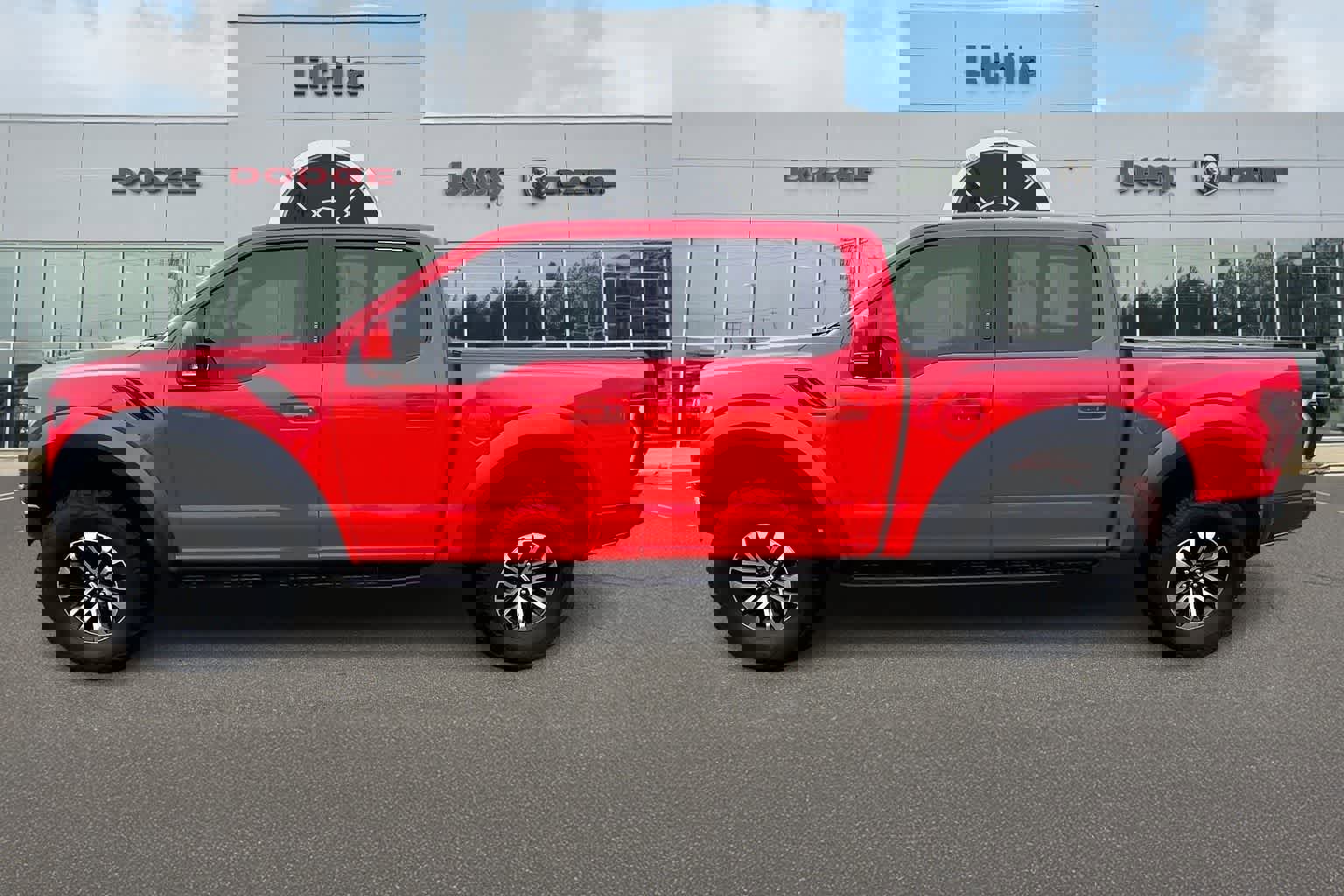 Used 2019 Ford F150 Raptor w/ Equipment Group 802A Luxury image 3