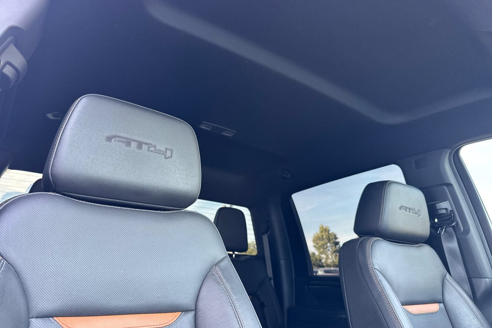 Used 2025 GMC Sierra 2500 AT4 AWD/4WD image 18