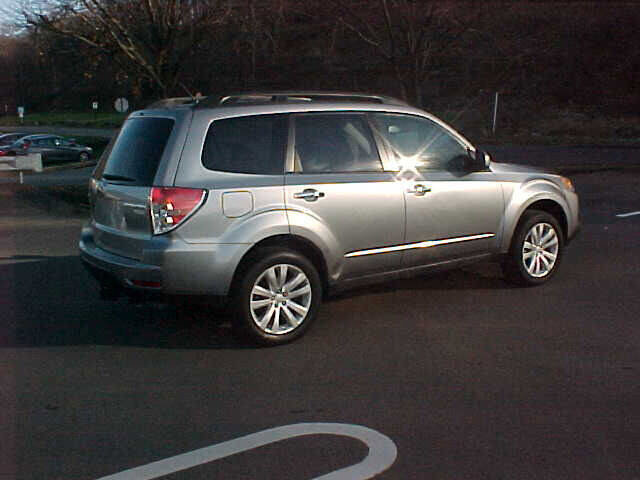 Used 2011 Subaru Forester 2.5X Premium w/ All-Weather Pkg image 5