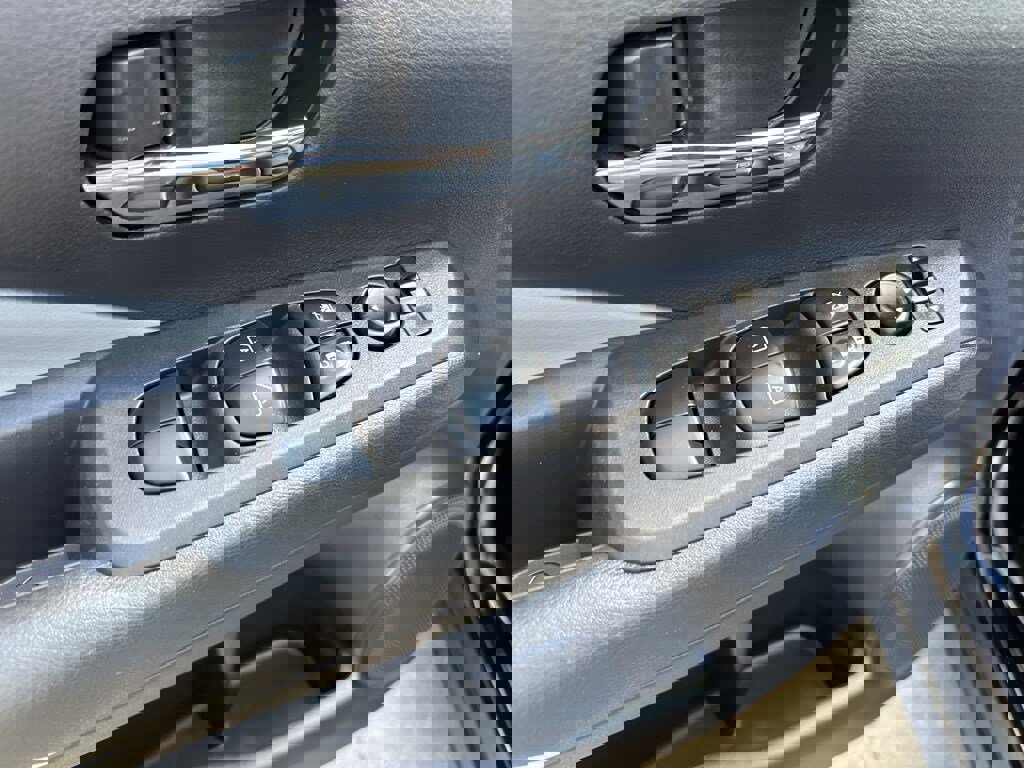 Used 2024 Nissan Kicks SR w/ SR Premium Package image 14