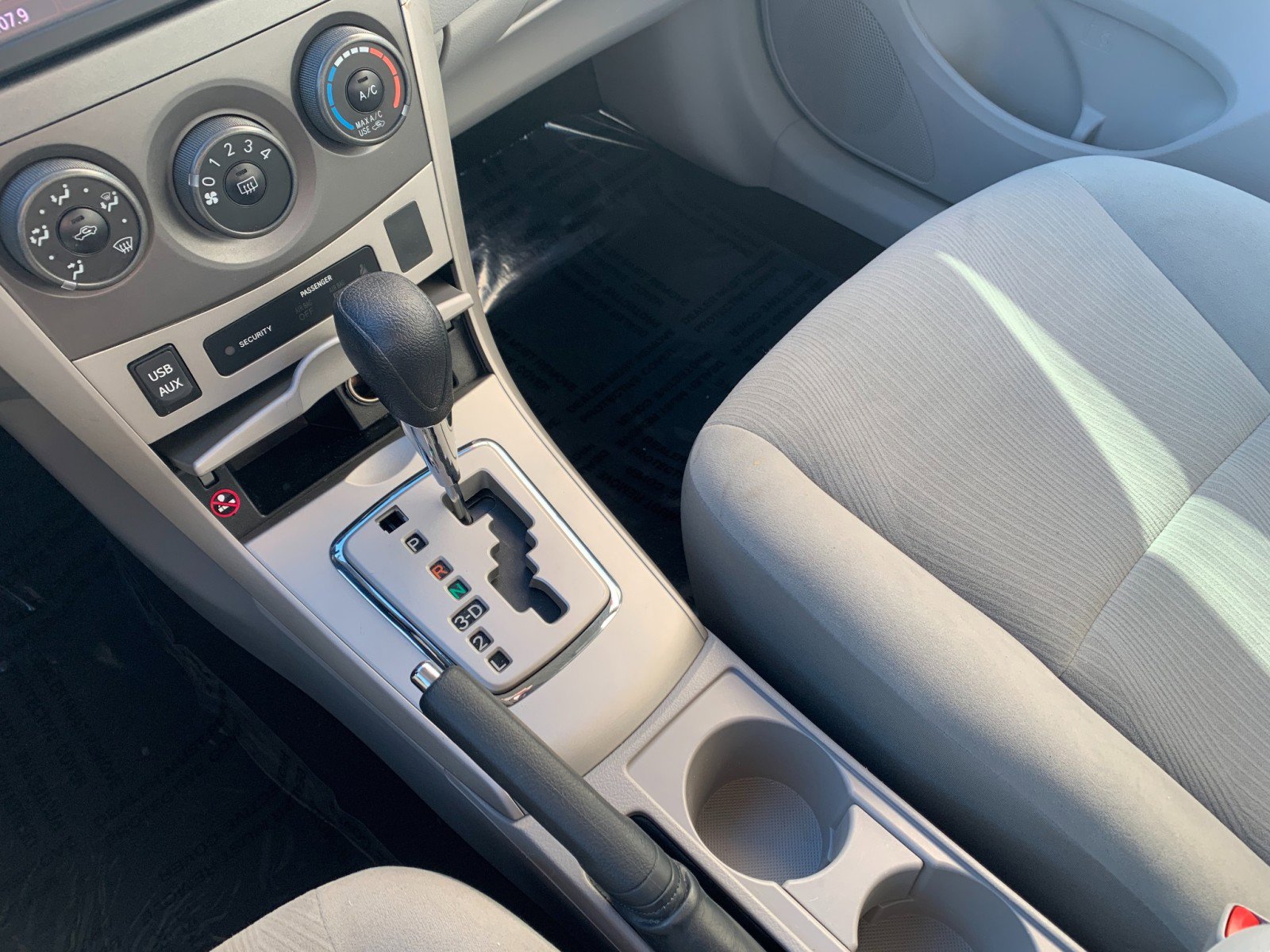 Used 2013 Toyota Corolla LE image 14