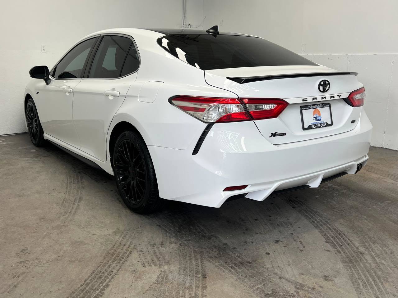 Used 2018 Toyota Camry XSE image 4
