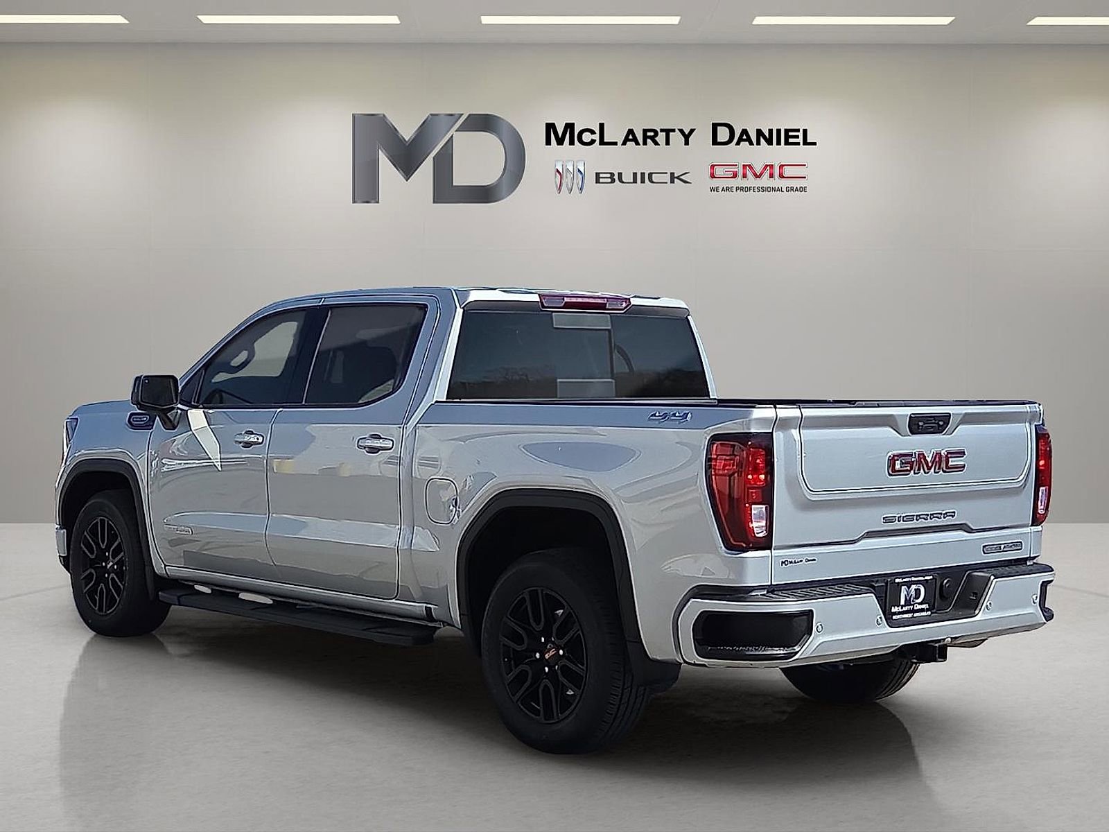 Certified 2022 GMC Sierra 1500 Elevation w/ Elevation Premium Package image 4