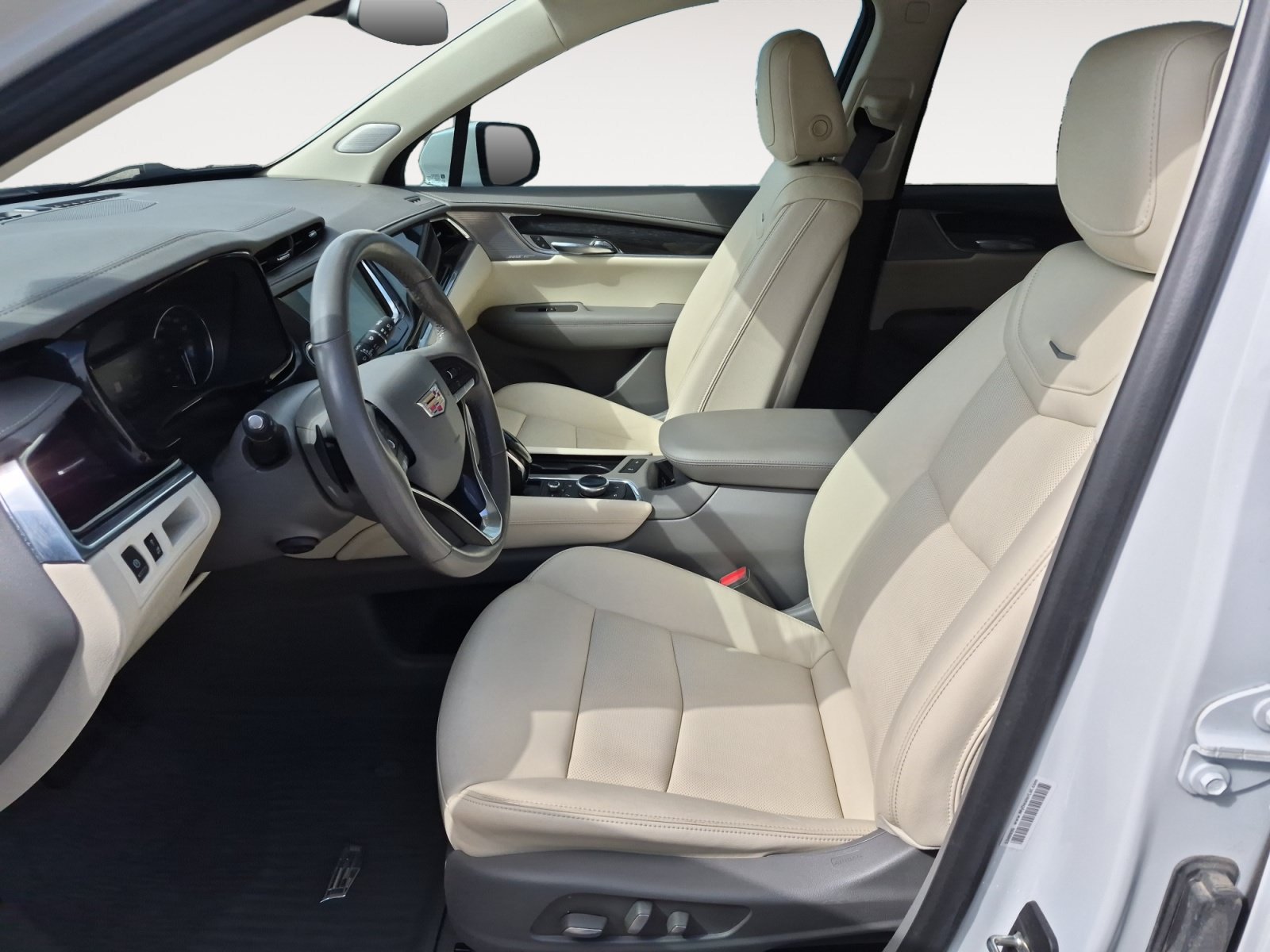 Used 2021 Cadillac XT6 Premium Luxury w/ LPO, Floor Liner Package FWD image 23