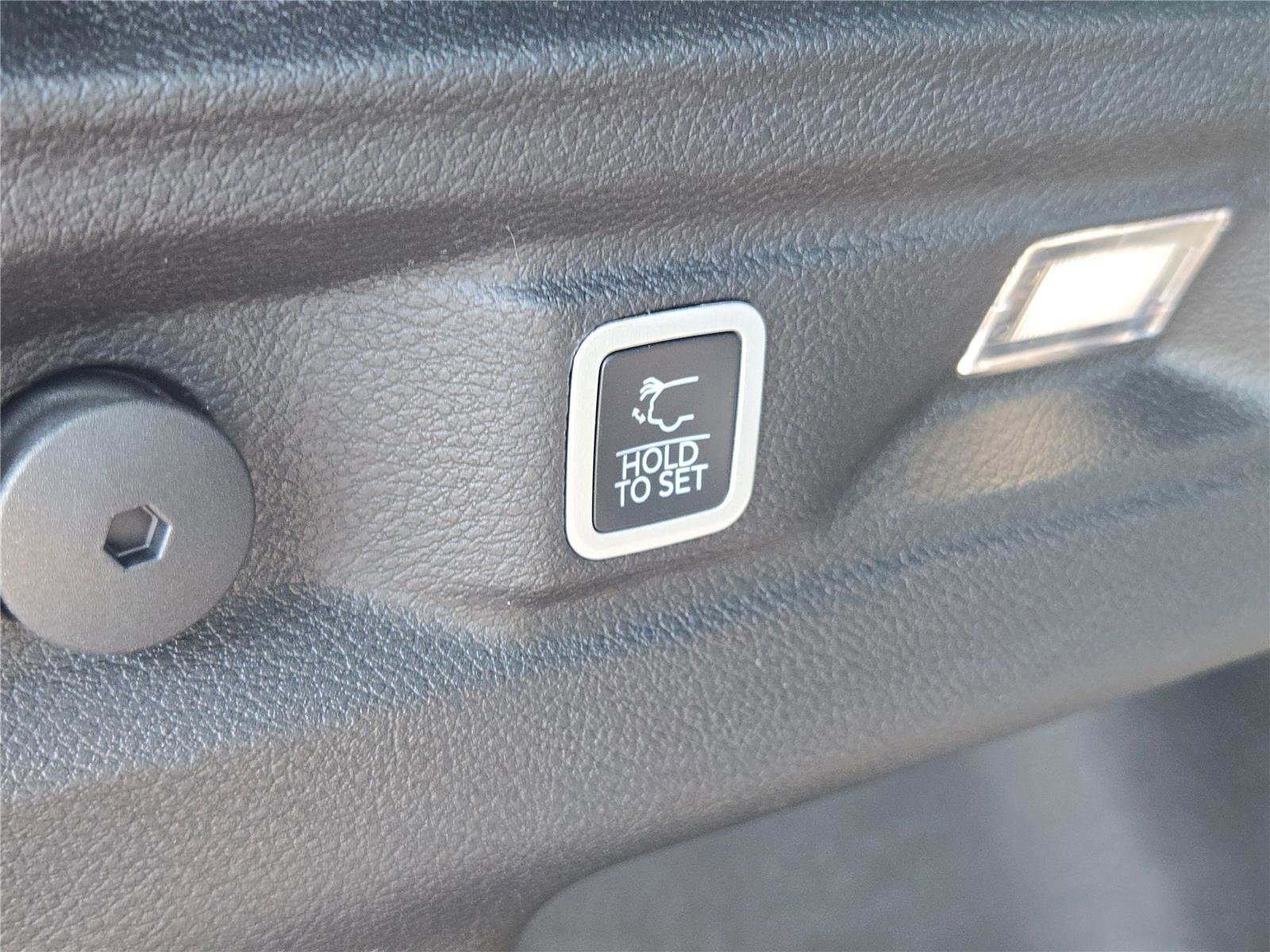 Used 2025 Jeep Grand Cherokee L Altitude image 20