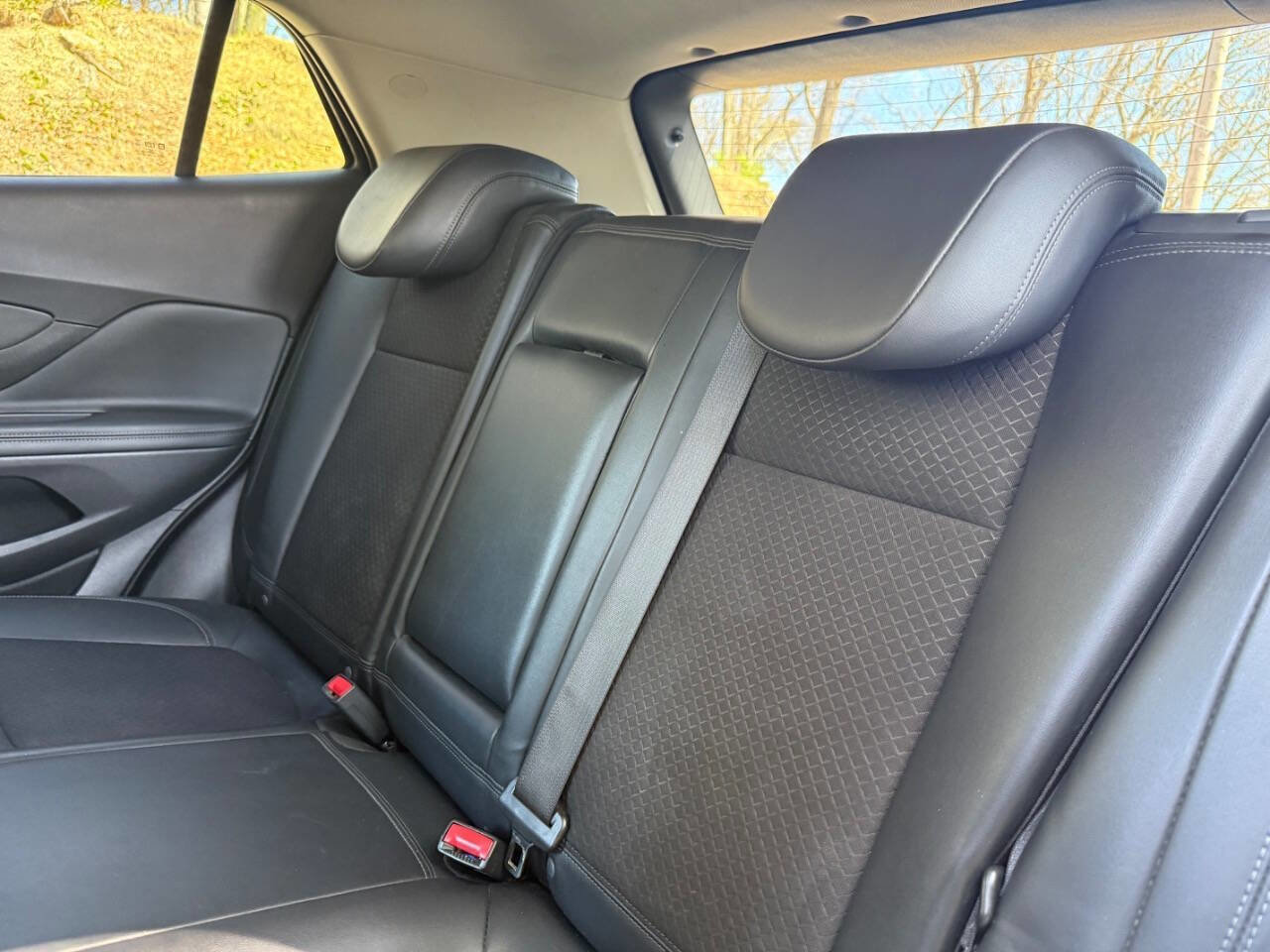 Used 2021 Buick Encore Preferred image 16