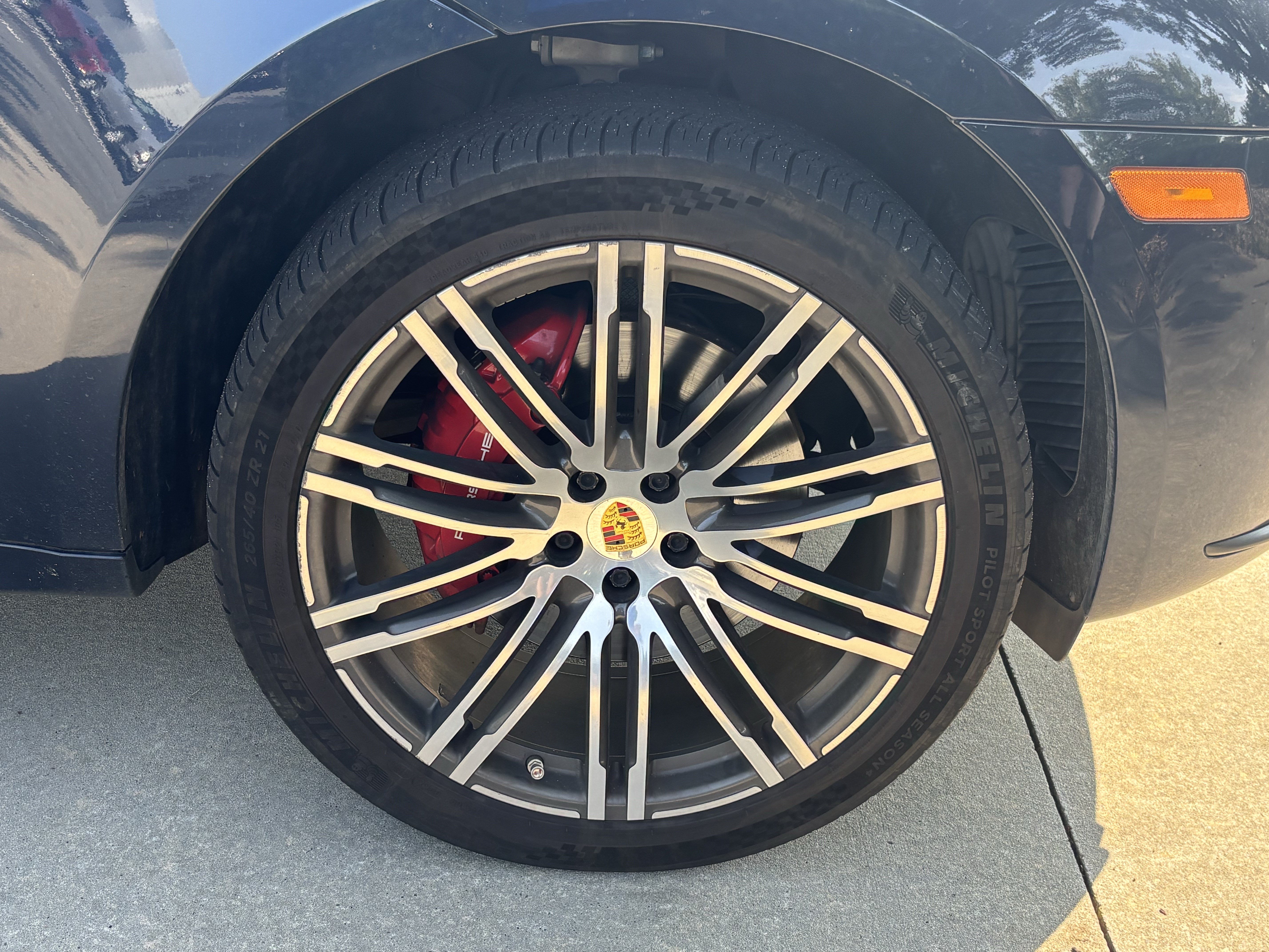 Used 2018 Porsche Macan Turbo AWD/4WD image 13