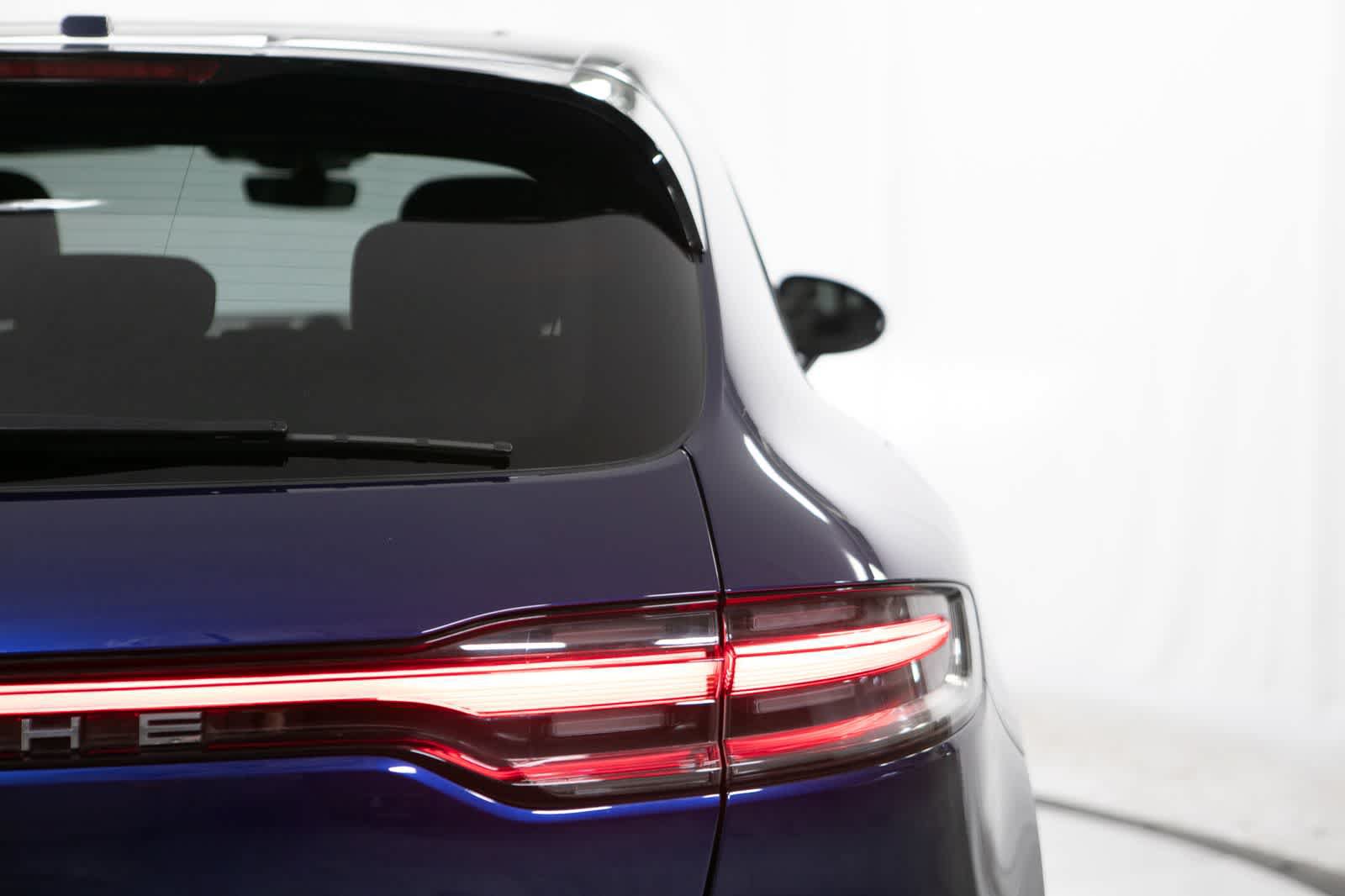 Certified 2023 Porsche Macan AWD/4WD image 21