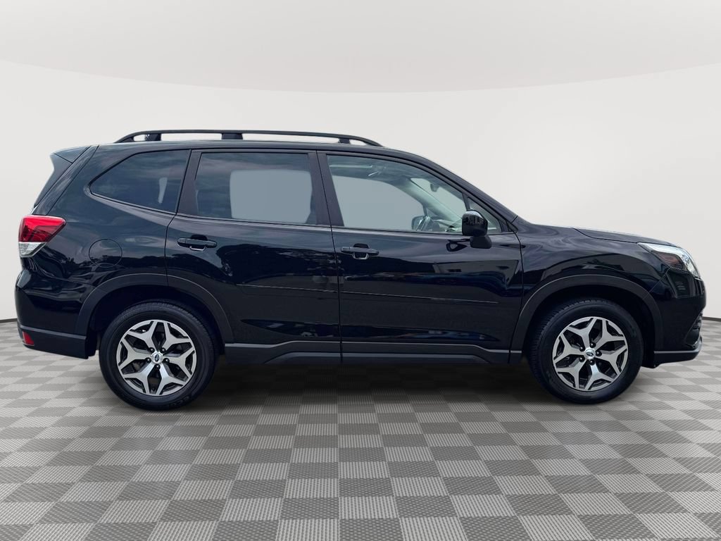Used 2023 Subaru Forester Premium AWD/4WD image 9