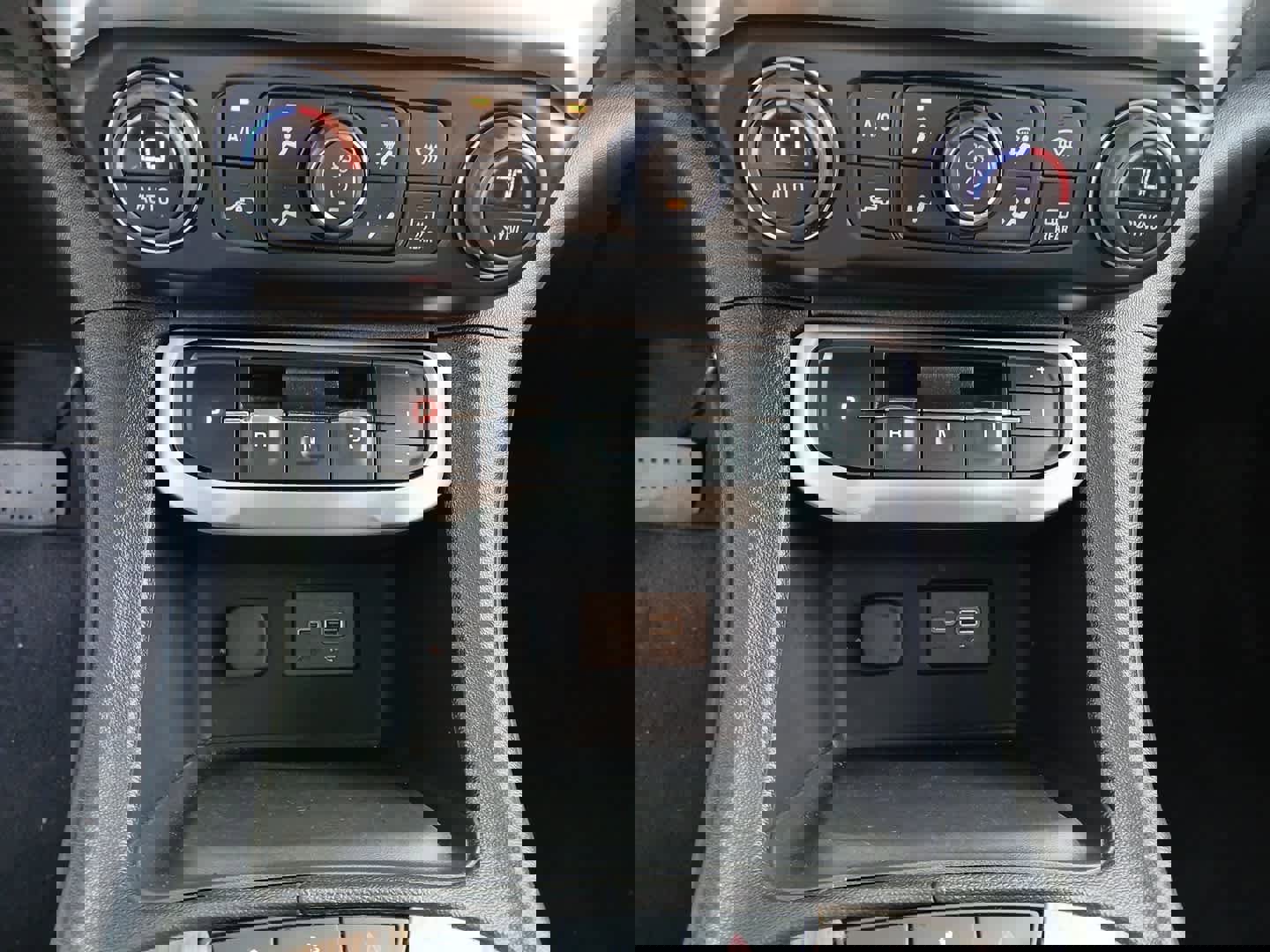 Used 2023 GMC Acadia SLE w/ Driver Convenience Package image 18