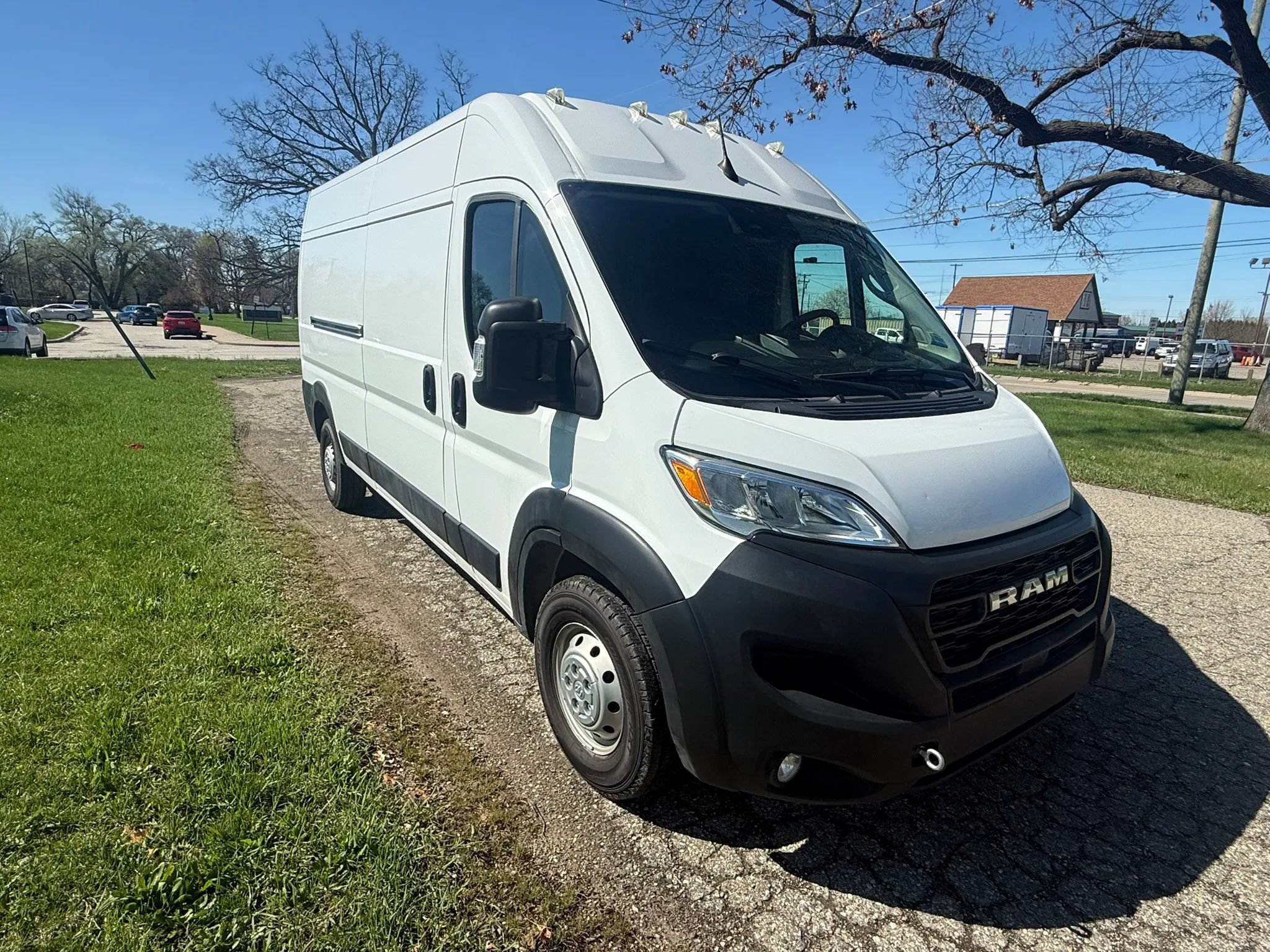 Used 2024 RAM ProMaster 2500 w/ Convenience Group FWD image 3